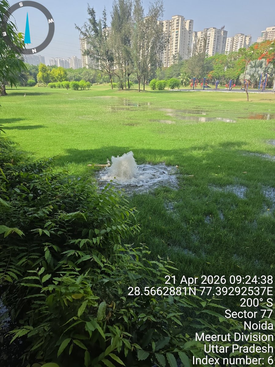 Go4nsharma's tweet photo. @CeoNoida @noida_authority This wastage of Water should be fixed as soon as possible. It's impacting the plants andtrees. Also making water clogging and stinking situation in this park near AVS orchid Sector 77. https://t.co/FOLUHdcrKk