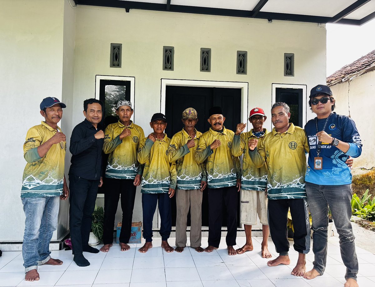 Davi_Choiris's tweet photo. Selasa (21/04/26) A. Davi Choiris, Luhkan kab Banyuwangi, Rutinan Kub Gumuk Kantong berkarya , Penyampaian Akses informasi dan teknologi-Muncar
@bppsdm_kp @pusluhkp @disperikananbwi @bppsdm_bp3bwi
#luhlapor #GiatLuhkanSatminkalBWI https://t.co/BQcMEYca98