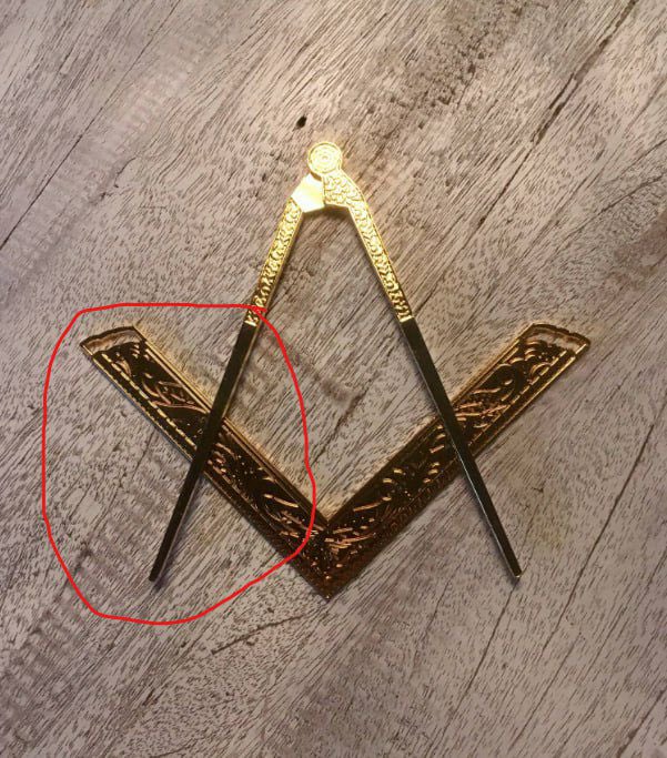 illuminatibot tweet media