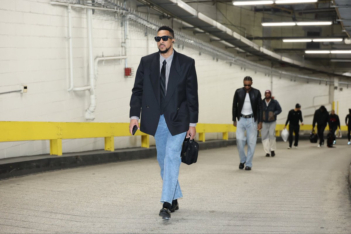 CJ McCollum tweet media