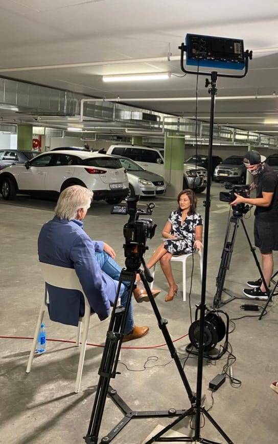 Devi_HQ's tweet image. #Devi #BehindTheScenes 

Location.

Often not a destination.

It's all about grabbing gaps and a little prayer!

Catch us fresh on #Sundays

🖥 17:30 #eNCA

🖥 After the #eTV 8pm movie

🔗 Previous action (eps) on the #eVOD app.