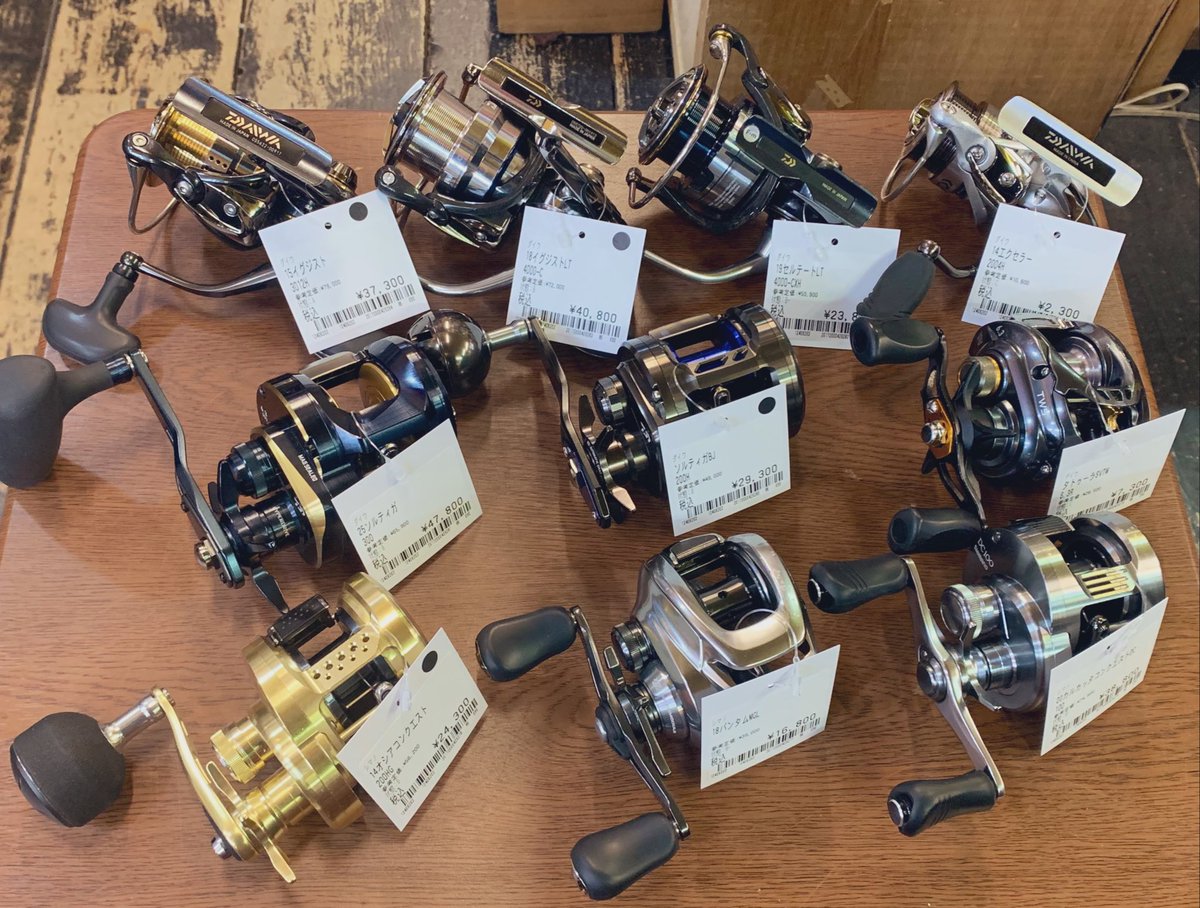 otakako_fishing's tweet image. こんにちは☀️
本日はこちら品出ししてます！
奥には15と18のイグジストがあります！
画像をズームしたらある程度確認もできます！！
気になりましたらお店までお越しくださいませ！

買取査定のご利用もお待ちしております☺️
#おたいち加古川　#リール　#シマノ　#ダイワ　#フィッシング