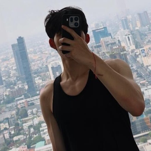 Chew ☾ tweet media