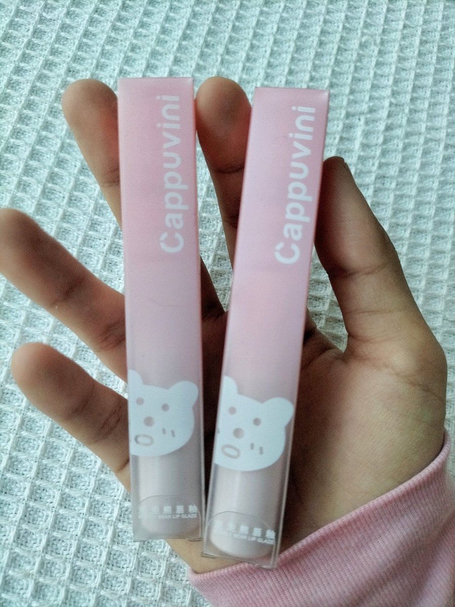 yellowbearcomin's tweet photo. ส่งต่อลิปหมีทั้งหมดในภาพ Cappuvini สีสวยมากกกก เนื้อดี ติดทนมากๆด้วย รีวิวเยอะมาก สองสีนี้คือฮิตสุด ทาเดี่ยวๆหรือทาคู่กันก็สุดปัง10/10 ส่งต่อเหมาคู่ในภาพ ของใหม่มือ1ทั้งคู่ 🃏ขายเหมาหมด100รวมส่งค่า🃏
#ส่งต่อสกินแคร์ #ส่งต่อคสอ #ส่งต่อสกินเเคร์ #ส่งต่อเครื่องสําอาง https://t.co/AeIfU8i9qE