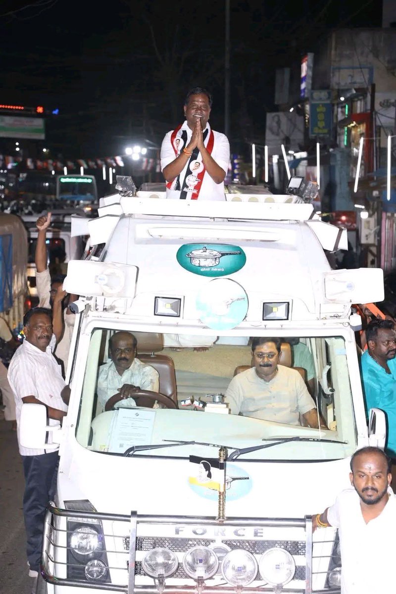 Mayanoffl's tweet image. Once again, Today evening our chief
Annan @TTVDhinakaran Visiting 
Karaikudi constituency,Devakottai...
Vada pakalam moment😉🔥

#AMMK | #Karaikudi
#NDAalliance