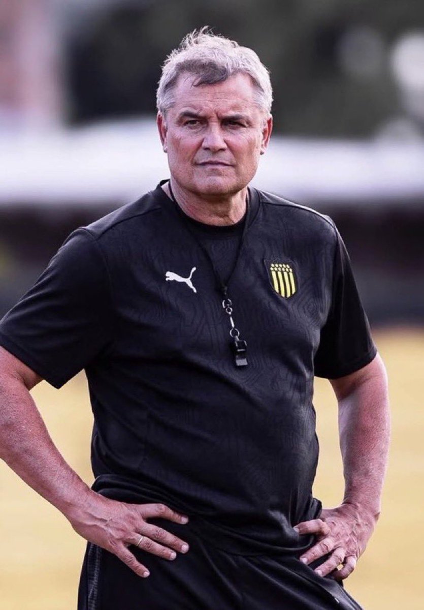 Futbol_APV's tweet photo. Diego Aguirre, post partido, declaró que “no es momento para los juveniles”, cuando la mayoría de los hinchas - por no decir todos - opinan lo contrario.

En su lugar, el próximo domingo ante Wanderers pondría un 11 con mayoría de juveniles y que sea la cancha la que determine si es el momento o no.

En definitiva, ya no tiene mucho que perder.