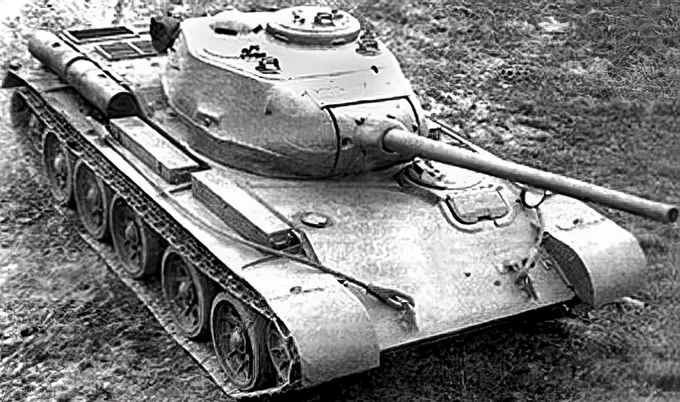 Tank_Archives's tweet image. The front armour of the T-44 prototype tank was at the level of its predecessor at 75 mm. #OTD in 1944 a request was made to make it 90 mm thick to resist the latest German heavy anti-tank guns. #tanks #history #WW2 #WWII