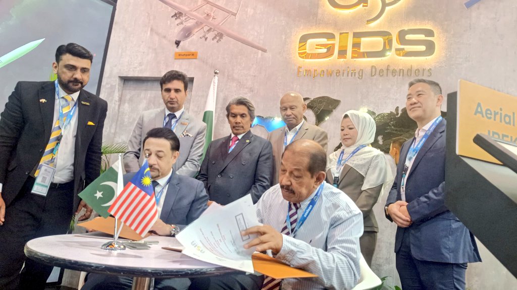 Defence_IDA's tweet image. Pakistan’s Global Industrial &amp;amp; Defence Solutions (GIDS) signed a Memorandum of Understanding with Asia Defence Center during DSA &amp;amp; NATSEC ASIA 2026 in Kuala Lumpur, Malaysia.
#DSA #GIDS #IDA