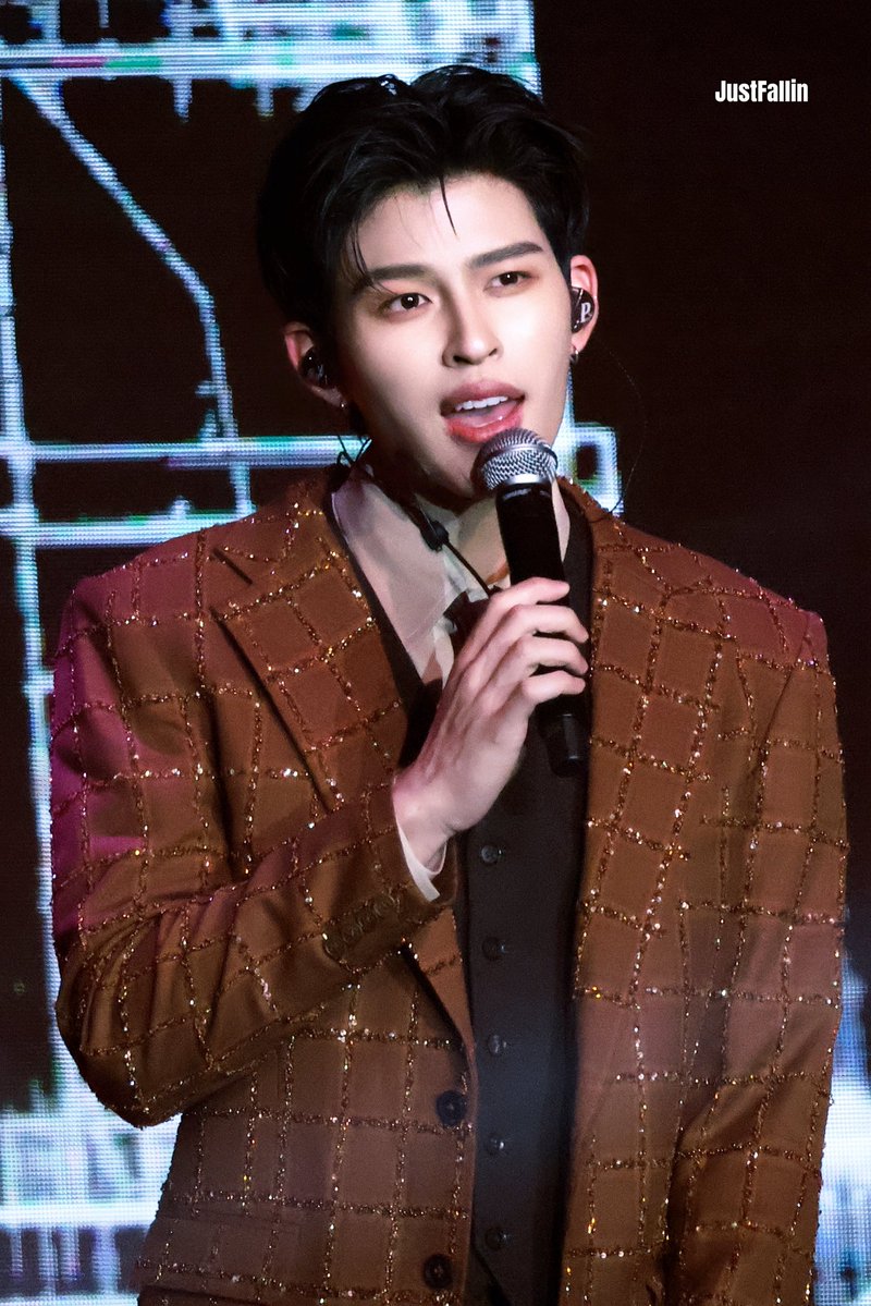 JustFallin tweet media