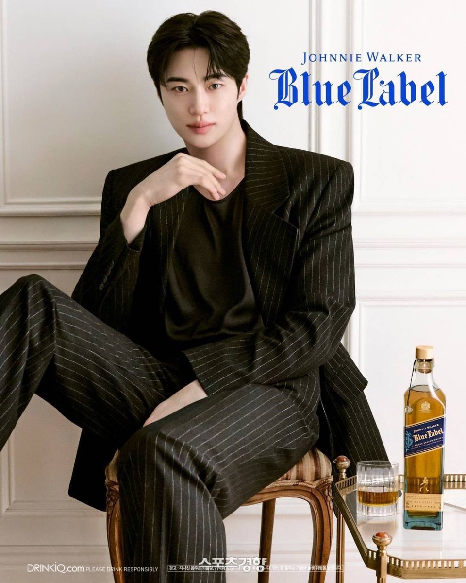mrgooglee's tweet image. Global Brand Ambassador เอ็นดูคนมาแซวพี่นะ ให้เด่ก3ขวบมาขายเหล้าได้ไง 5555 ยกแก้วหล่อๆเนอะพี่😚

💙Blue Label เป็นตัวพรีเมี่ยมสุดของ #JohnnieWalker รสชาตินุ่มนวลและซับซ้อน ด้วยกลิ่นหอมของผลไม้แห้ง ช็อกโกแลตและควันอ่อนๆเหมาะสำหรับการดื่มเพียว 🤤🥂

#ByeonWooSeok #บยอนอูซอก #변우석