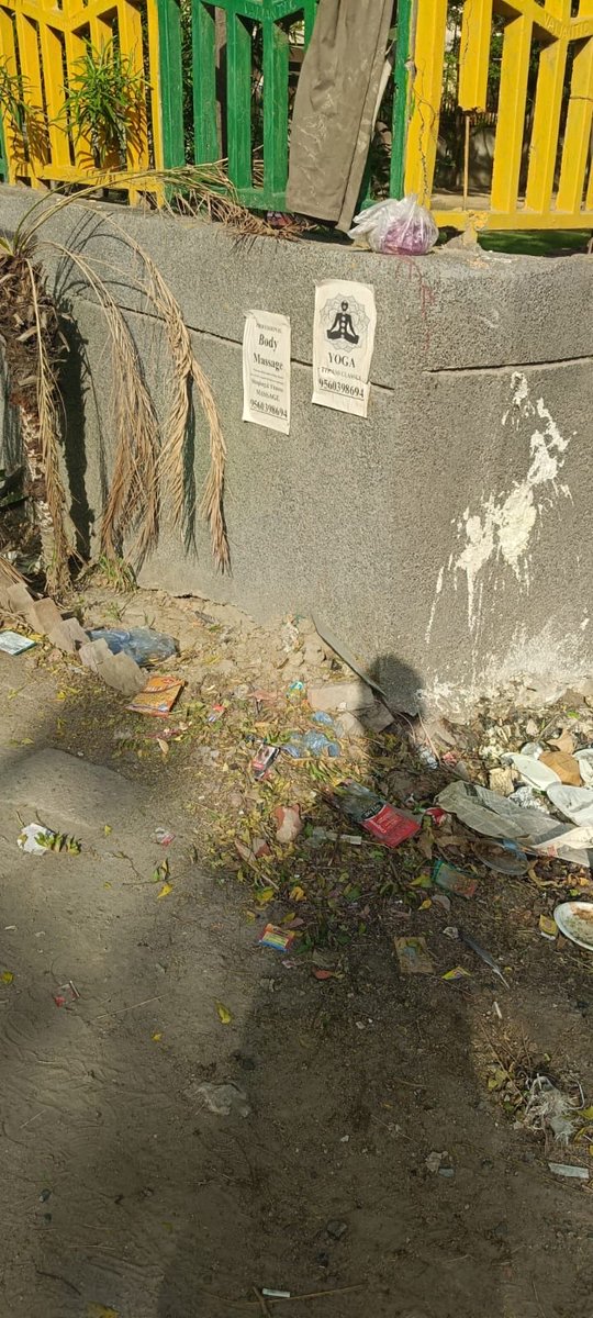 DeAashish's tweet photo. @noida_authority we are not getting regular cleaning of the Drain near to Supertech 34 Pavilion gate no 3 Service lane. Kindly so the needful today. @CeoNoida for your reference. https://t.co/pmRKM2PyQe