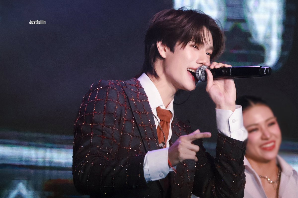 JustFallin tweet media