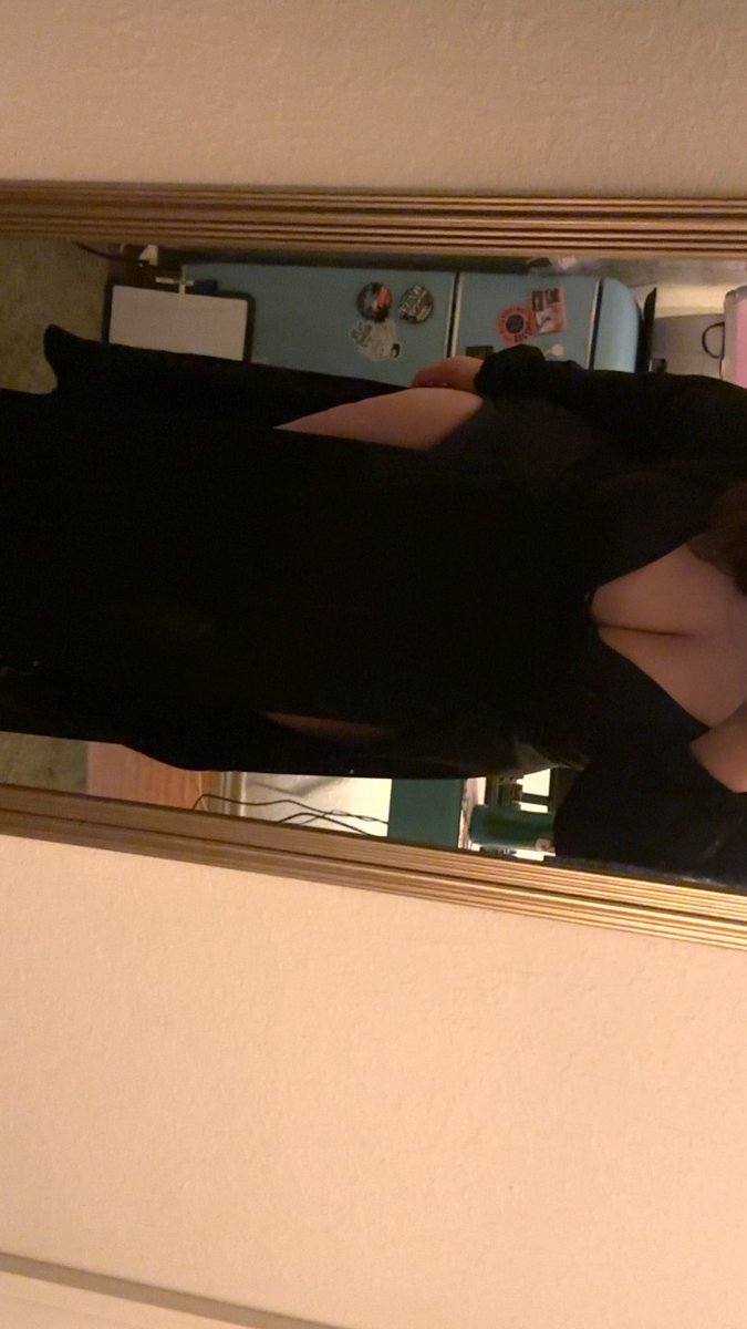 GoddessCarmel21's tweet image. I need my nails done 🙄 maybe you can see after 😘 

#humanatm #paypig #idgaf #spoiled #findom