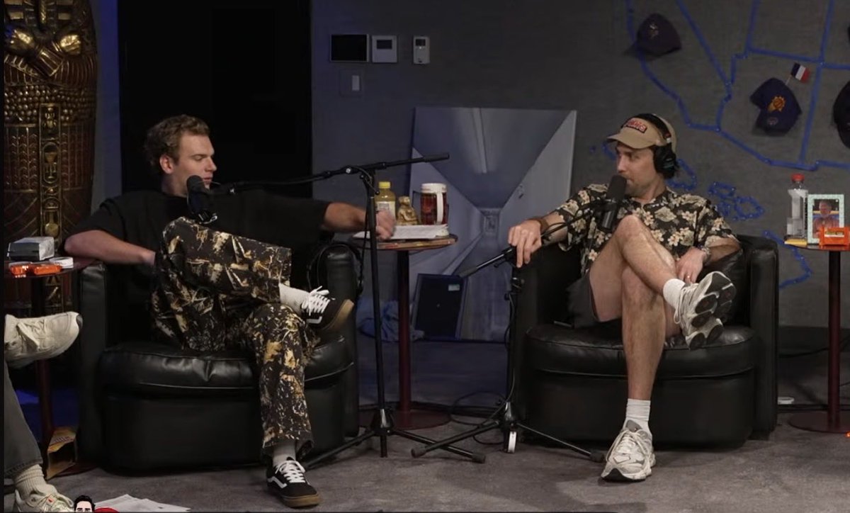 SamBartonNOLA's tweet photo. Must be said @BarstoolYak @Katiemoneygrabz because she’ll read this.

1. @chefdonnyy and @clubtrillion wearing same pattern as shirt and pants

2. Get fresh El Milagro tortillas in Chicago, will change your life https://t.co/Mm6fmae9Zh