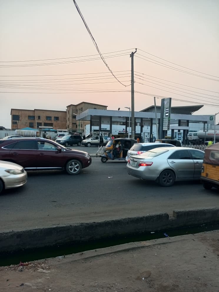 HollarHk33177's tweet image. Hot sale 
Petrol stations
Location - okota isolo Lagos state
Price = 1.6b for serious buyer  
#LagosRealEstate #PropertyInvestment