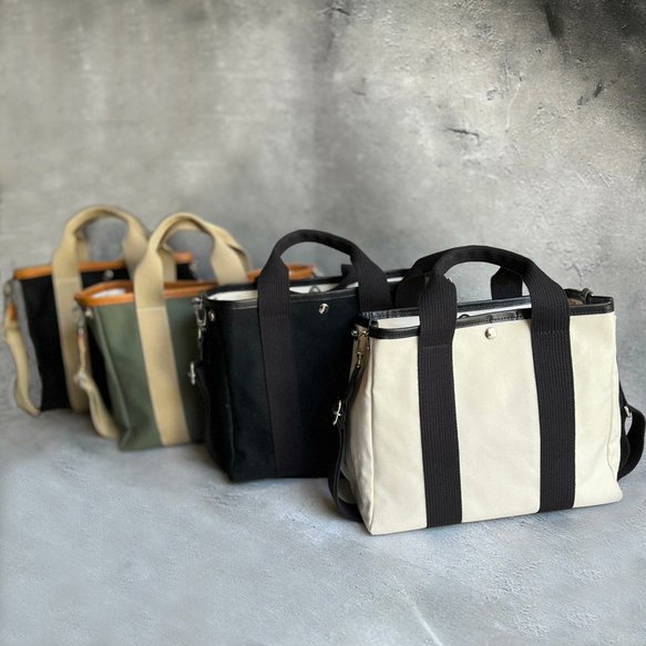 Futuro61465292's tweet image. 帆布×本革のハンドメイドショルダートート「dipingere（ディピンチェァレ）」Mサイズ
イタリア語で「塗る」という意味。
自分の色をキャンバスに描くような、力強い女性に。
A4対応・肩掛け可能・サイドでサイズ拡張◎
出来立てをお届けします  #ハンドメイドバッグ #帆布トート #futuro