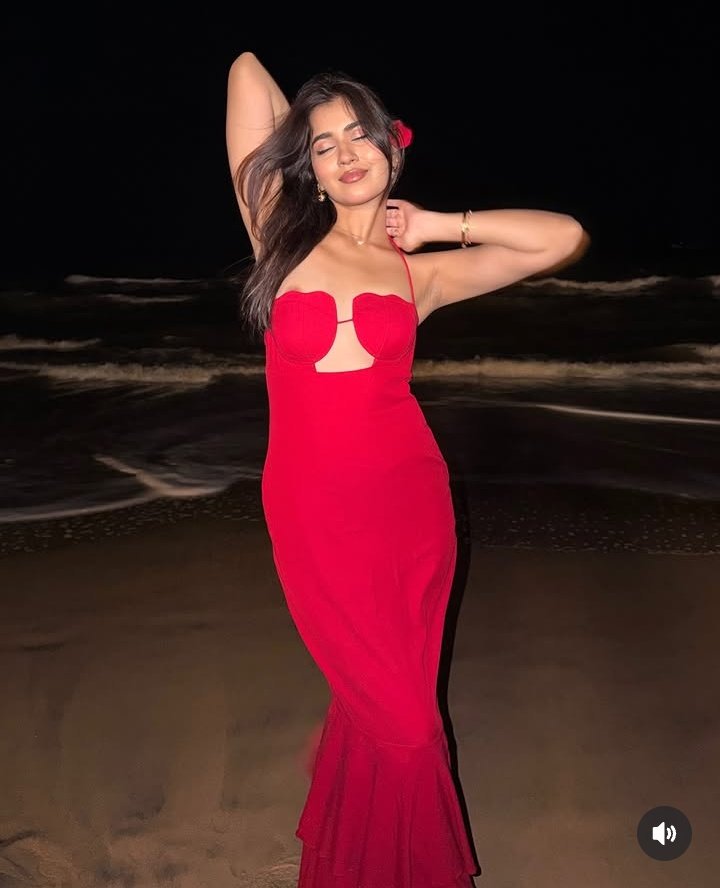 Akanksha choudhary lipgloss more famous then yogesh rawat.