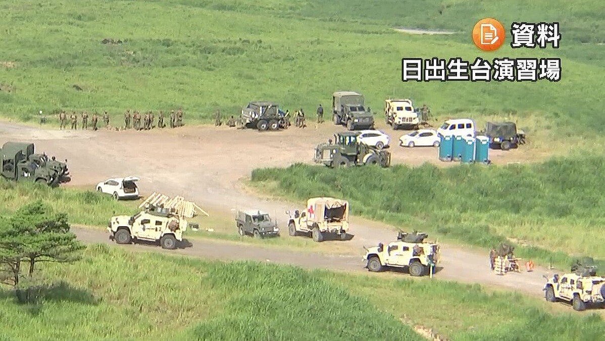 Sanbeshi's tweet photo. 大分県の演習場で行われていた射撃訓練中に、戦車の暴発事故が発生し、自衛隊員4人が搬送された。この事故により45歳と28歳の男性隊員が死亡、32歳の男性が心肺停止、21歳の女性隊員は負傷したものの意識はあり会話可能とされている。原因は現在調査中で、安全管理体制の見直しが求められている。 https://t.co/MK1U90DXDn