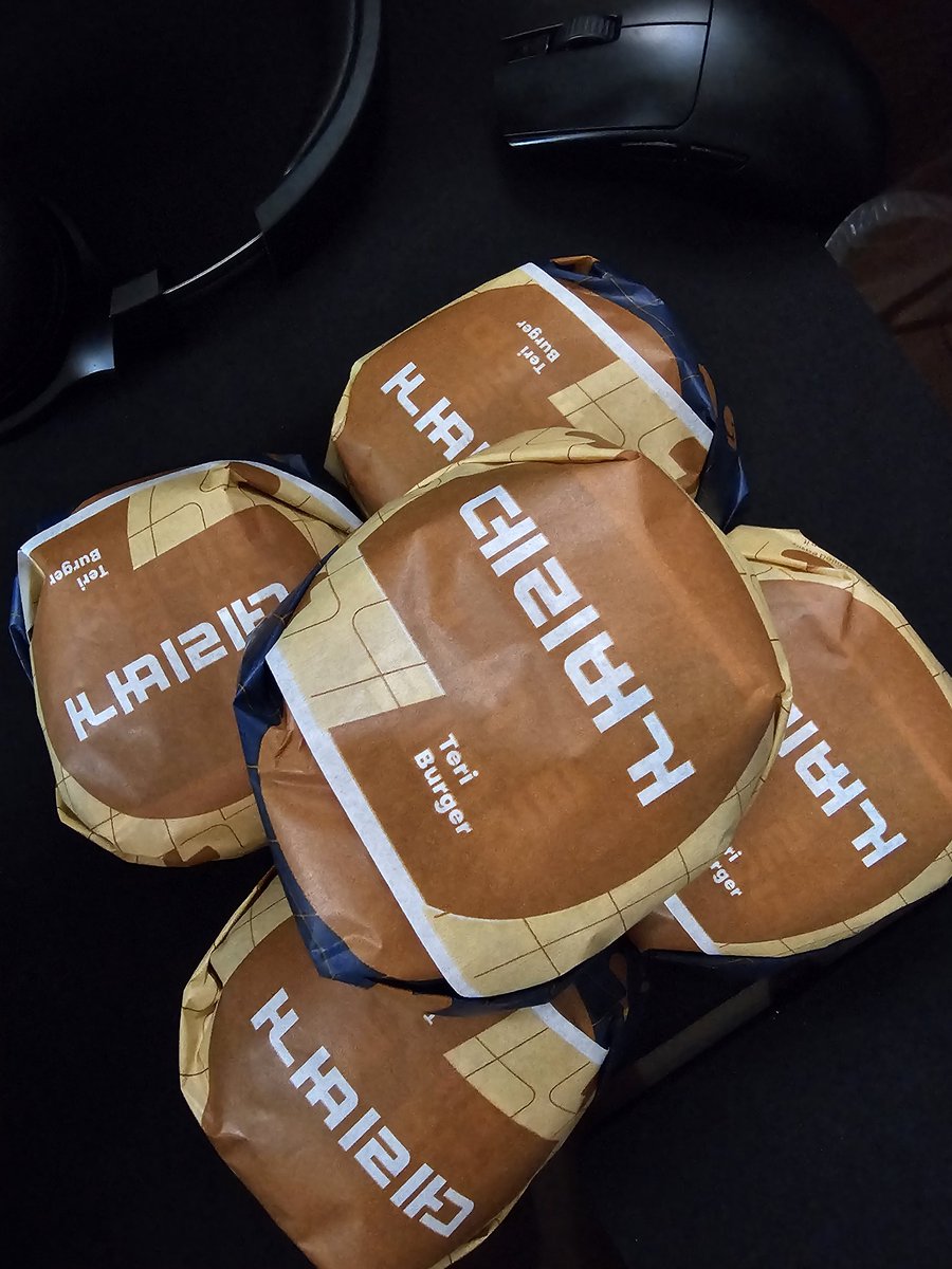 조금 녹아버린 커피우유 tweet media