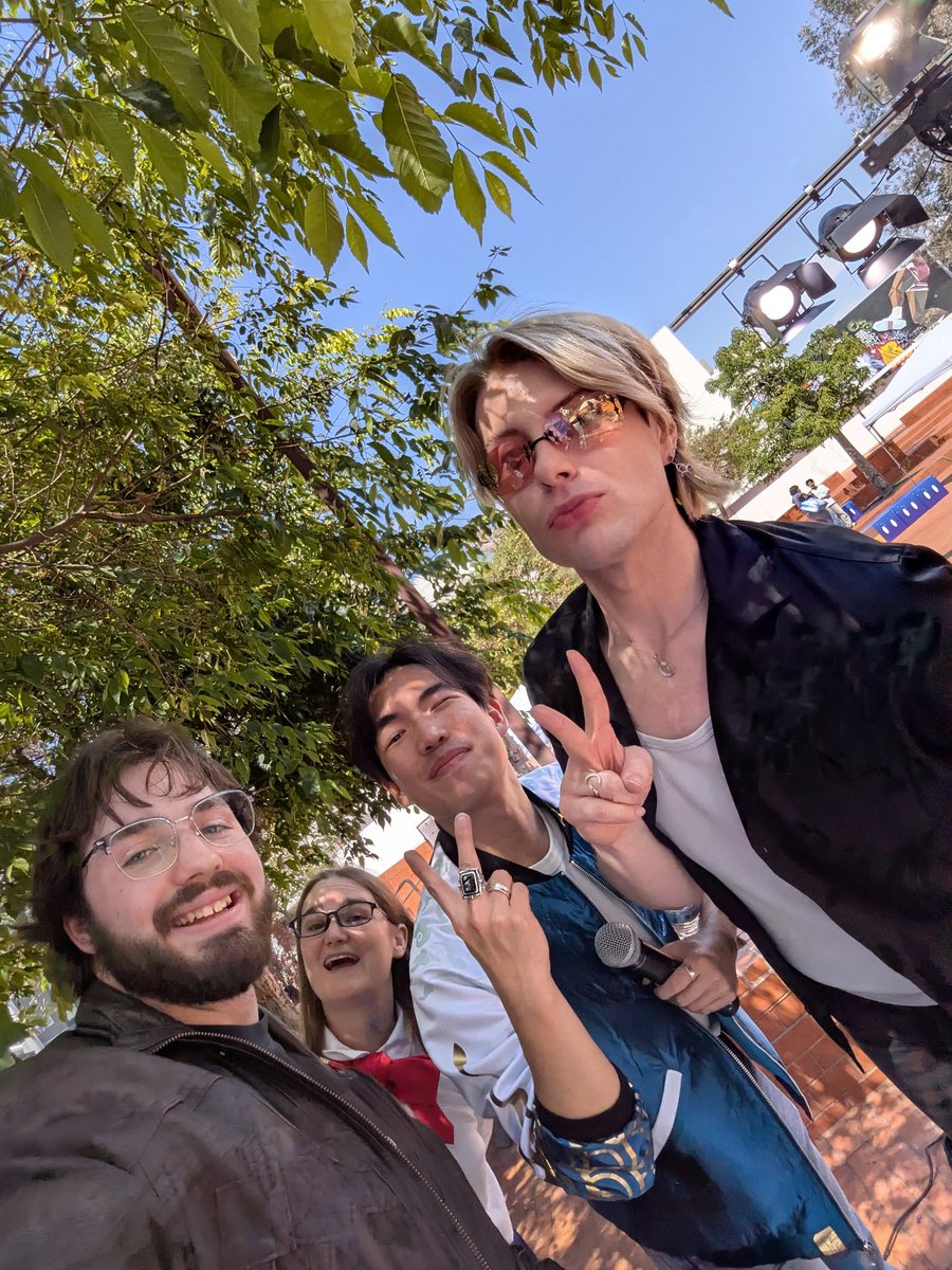 squidwardtest10's tweet photo. Had so much fun at the #StreetsOfElation event! 

Thank you so much to @billdozer777 for inviting me onstage to sing White Night! 

Extra thanks to @blythemelin for letting me borrow your hat and @fencernick for the backing vocals !! 

This event was a blast 🎉 https://t.co/w4DSTJlZxK