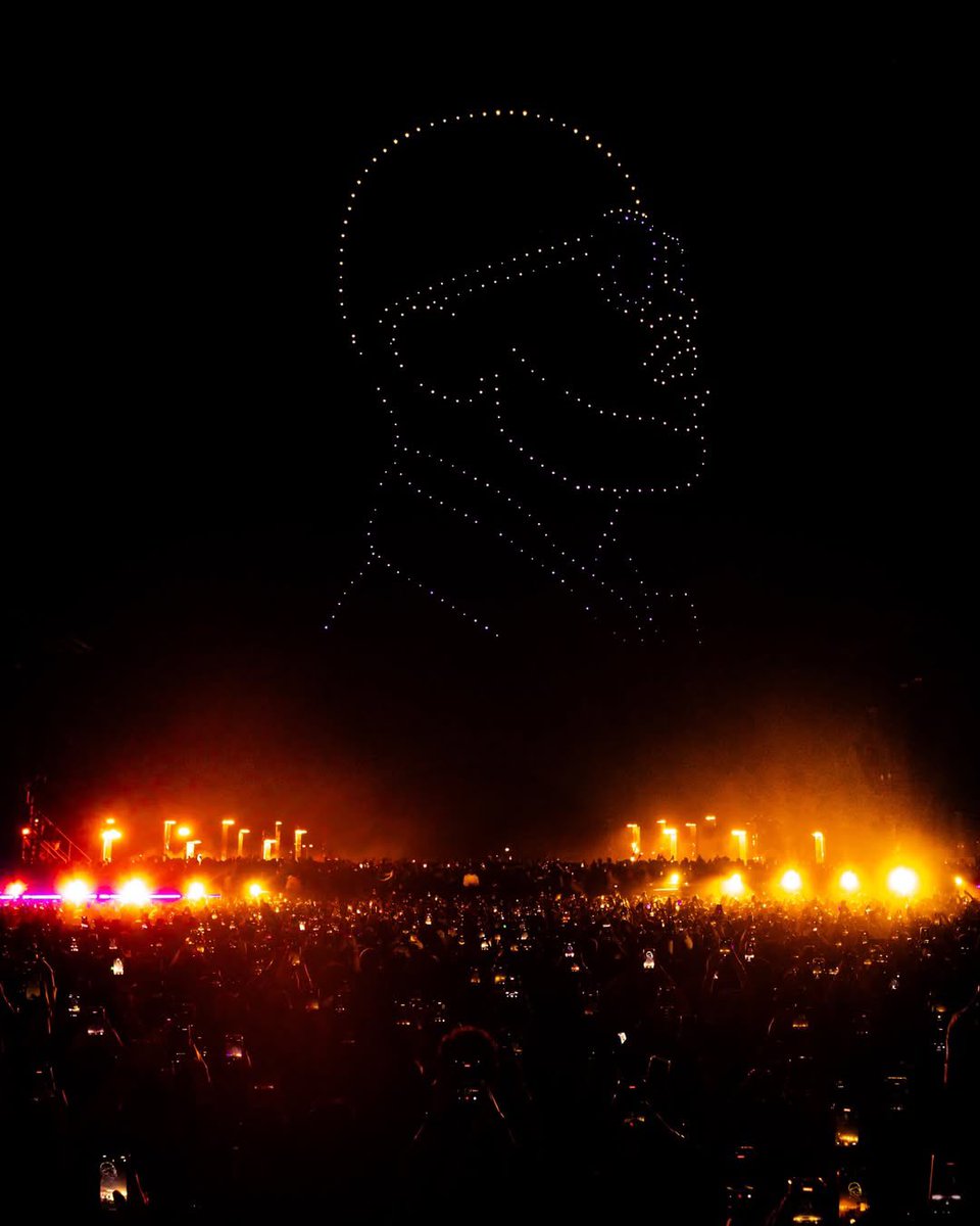 TheAudioLabSA's tweet photo. Proudly South African. The world is watching our king light up the Mexican sky. Black Coffee forever. 🇿🇦 https://t.co/5e8qos7yLB