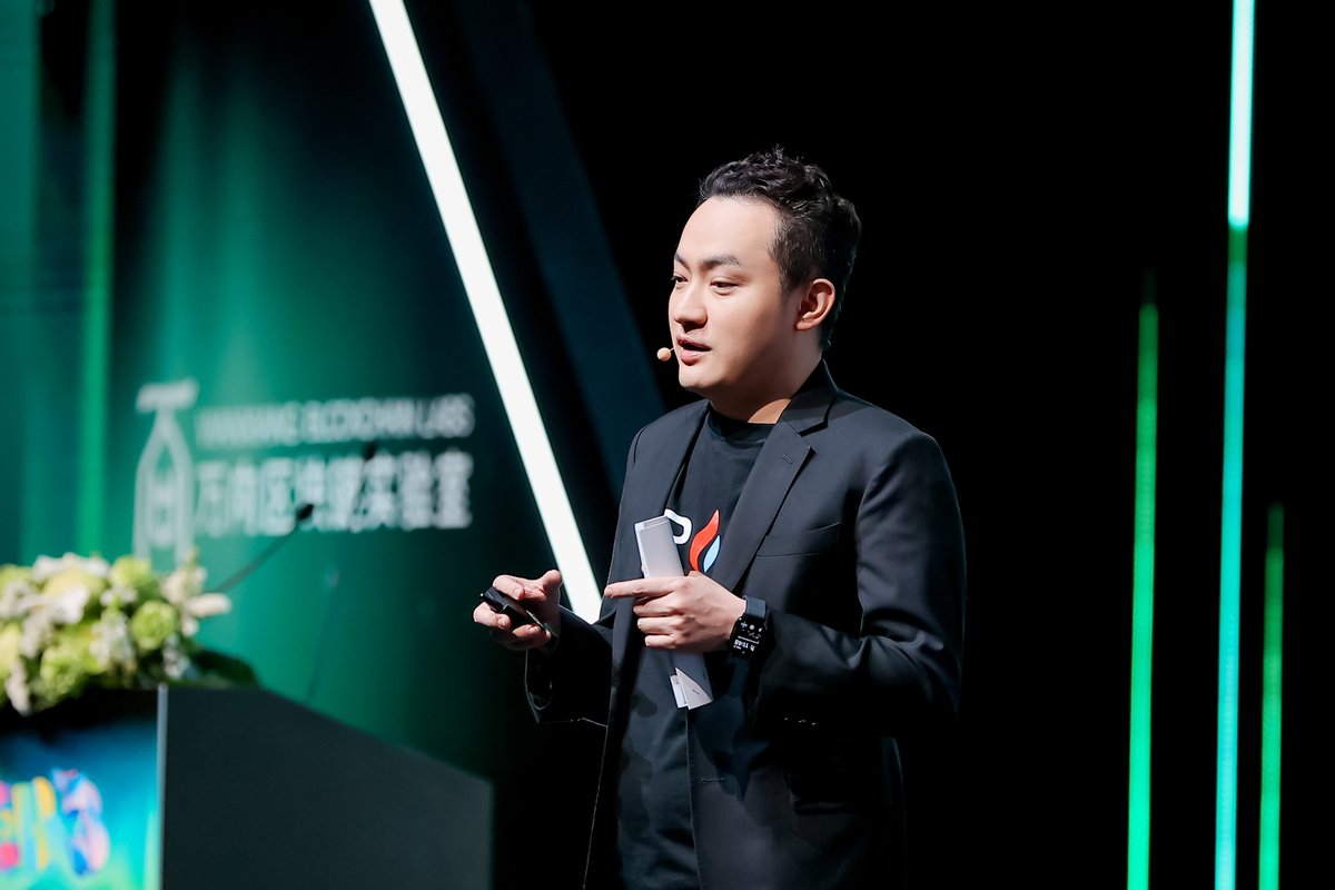 trondaoCN's tweet image. 📸香港Web3嘉年华现场直击！#Web3Festival

🎤孙哥@justinsuntron登台发表主题演讲《从波场TRON到B.AI：基础设施成为AI时代的关键变量》。

🔴他表示，波场 #TRON 能够成为全球众多用户的主要结算网络，最重要的是提供了一个稳定、安全、可预测的环境。