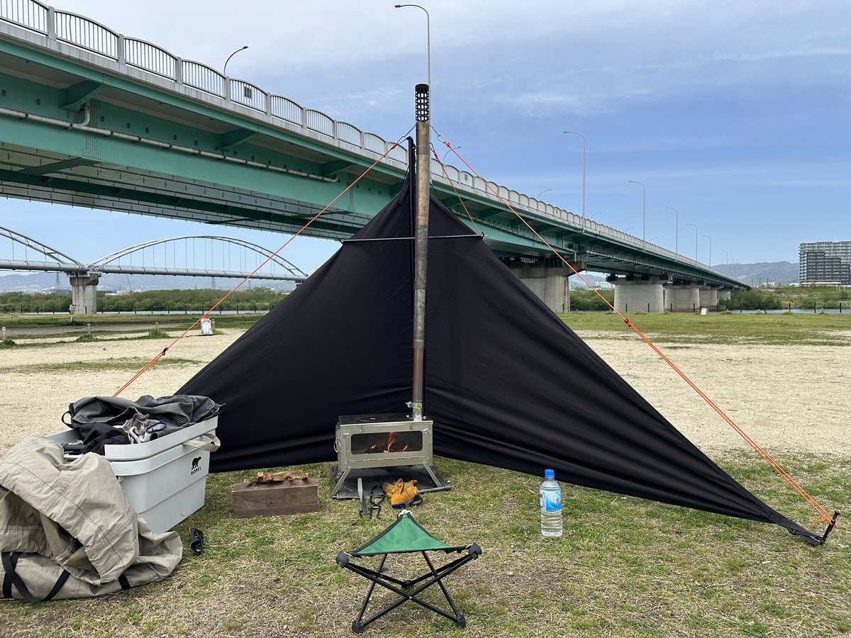 HUNTER_CAMPER_'s tweet photo. 河川敷で薪ストーブ遊び^ ^
#ハンターカブ
#薪ストーブ
#キャンプ https://t.co/ETg3LQYcPt