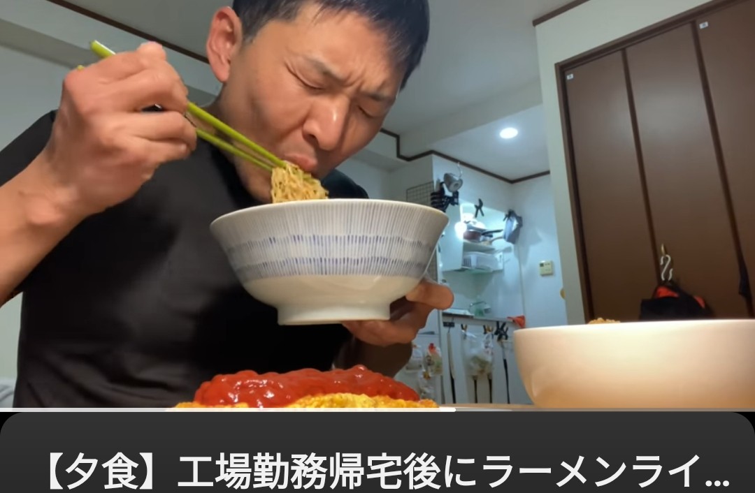KIYOTANYOUTUBE's tweet photo. どうも✋️きよたん9410なんだがー、ラーメンライスを作ったぜ🍜う、うまい美味すぎる‼️さすがきよたんだぜ‼️みんなも俺の真似をしてくれよな‼️ギャハハハハハハハハハハハハハ https://t.co/l64tCKh086