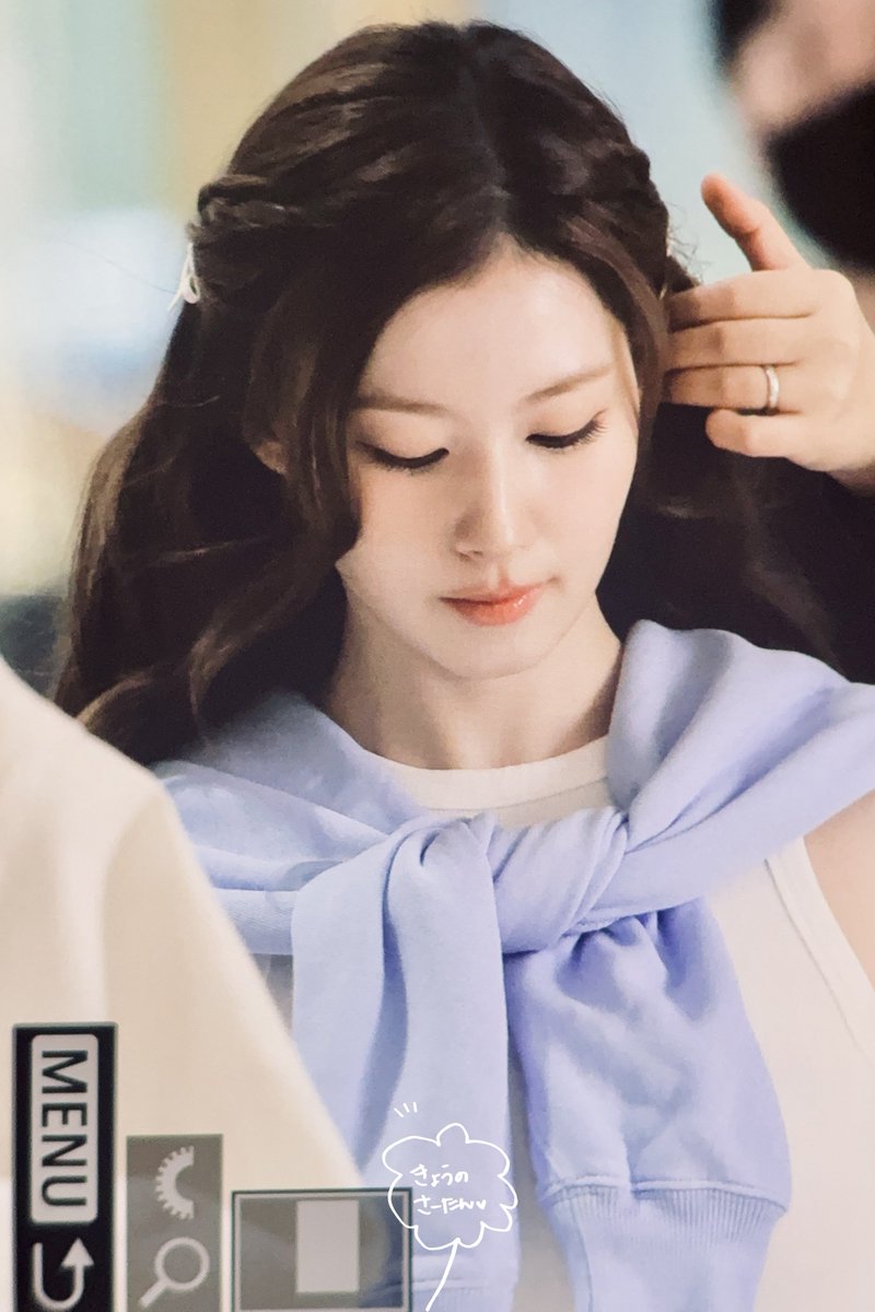 sanacottoncandy's tweet image. 260421 pre.

공주님 등장 👑💞

 #트와이스 #TWICE #사나 #SANA #サナ