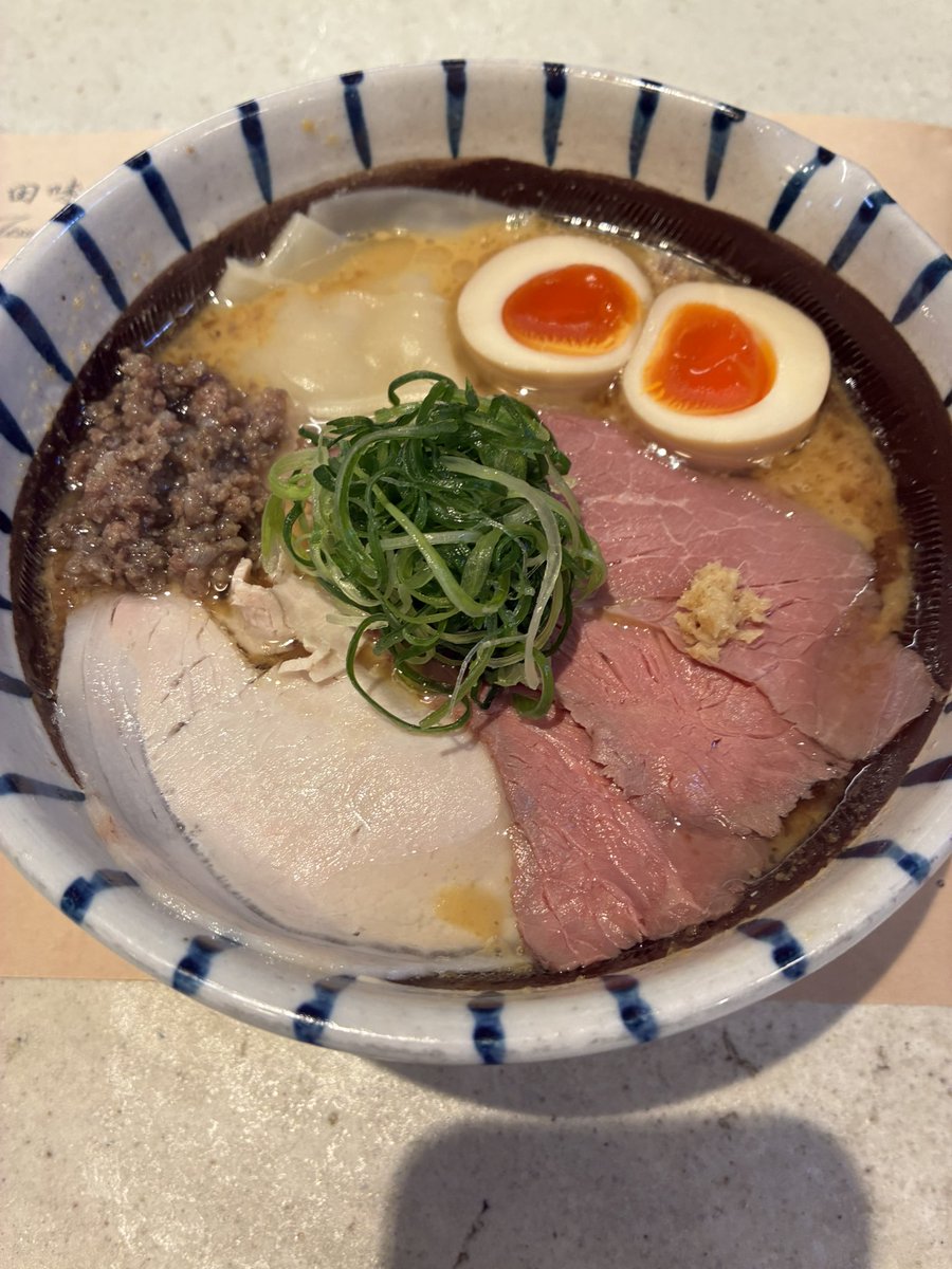 イズミ tweet media