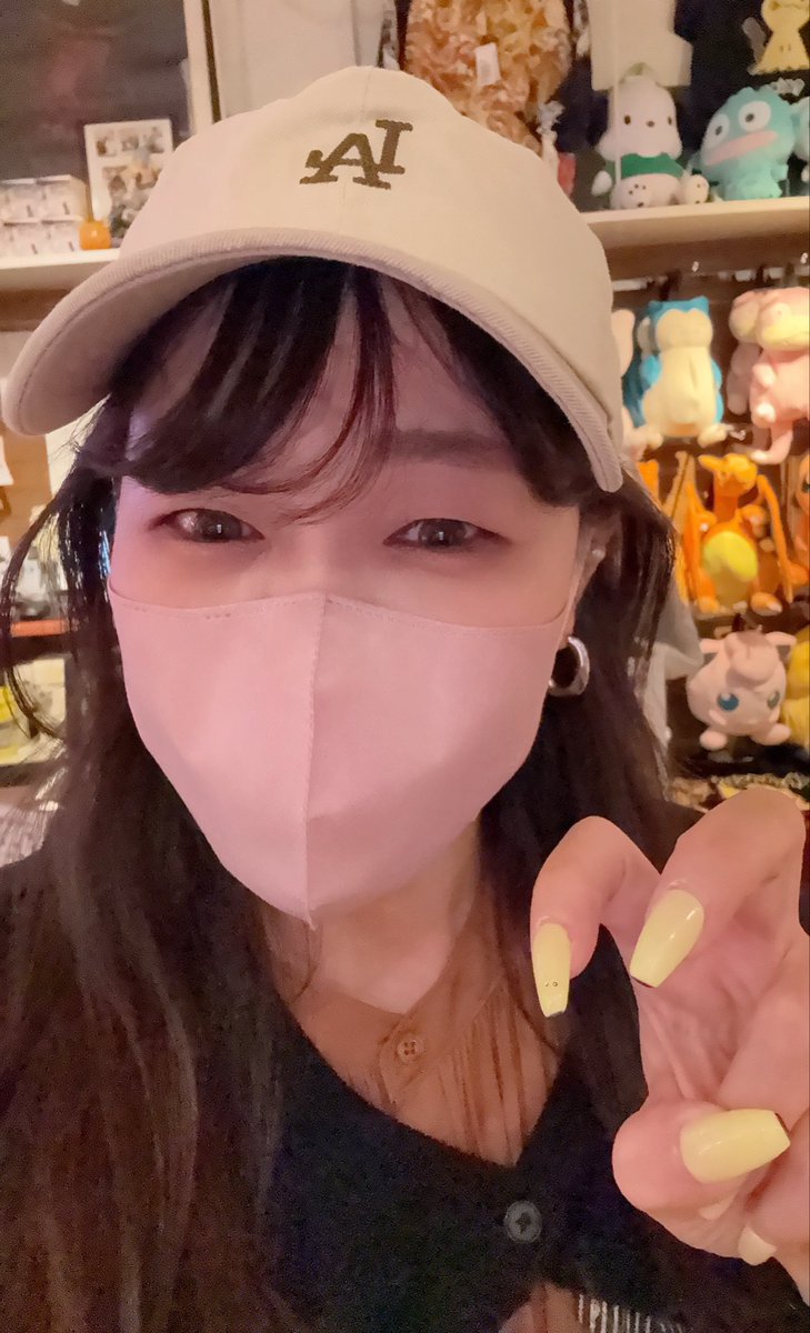 fuusuke_22's tweet photo. こんにちわ🙂‍↕️

今日も少し雲多め🙄🌤️
週末の暑さで
疲れが残る身体には
このくらいの天候がちょうど良し︎✨️
風が気持ち良い🍃

週末もGWも変わりなくお仕事☝️
色々聞こえるけど…
ふぅは今日も笑顔です🙈︎🤍

ちいかわ…売れないかなぁ
本日もよろしくお願いします🌱
 #ちいかわ
 #池袋 https://t.co/NdopCJIyX2