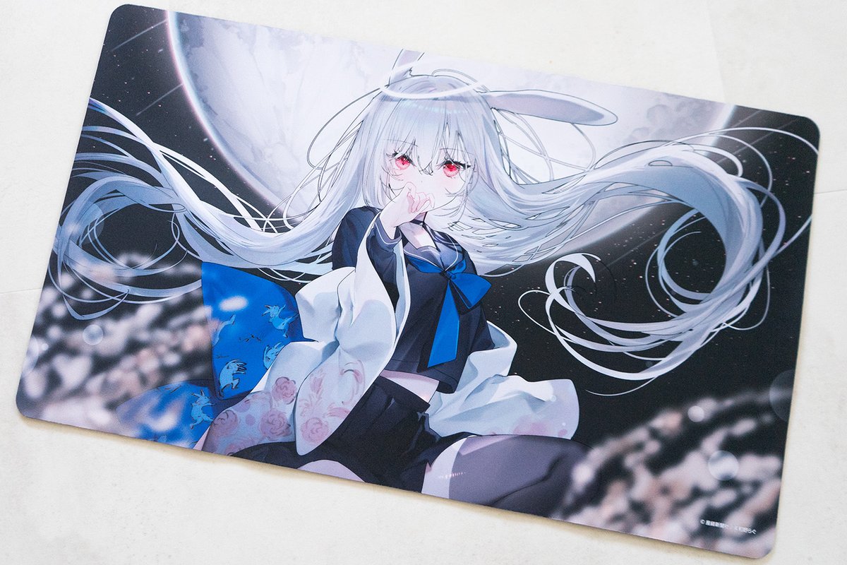 絵師100人展16グッズ紹介 】 こちらは「フルカラーデスクマット