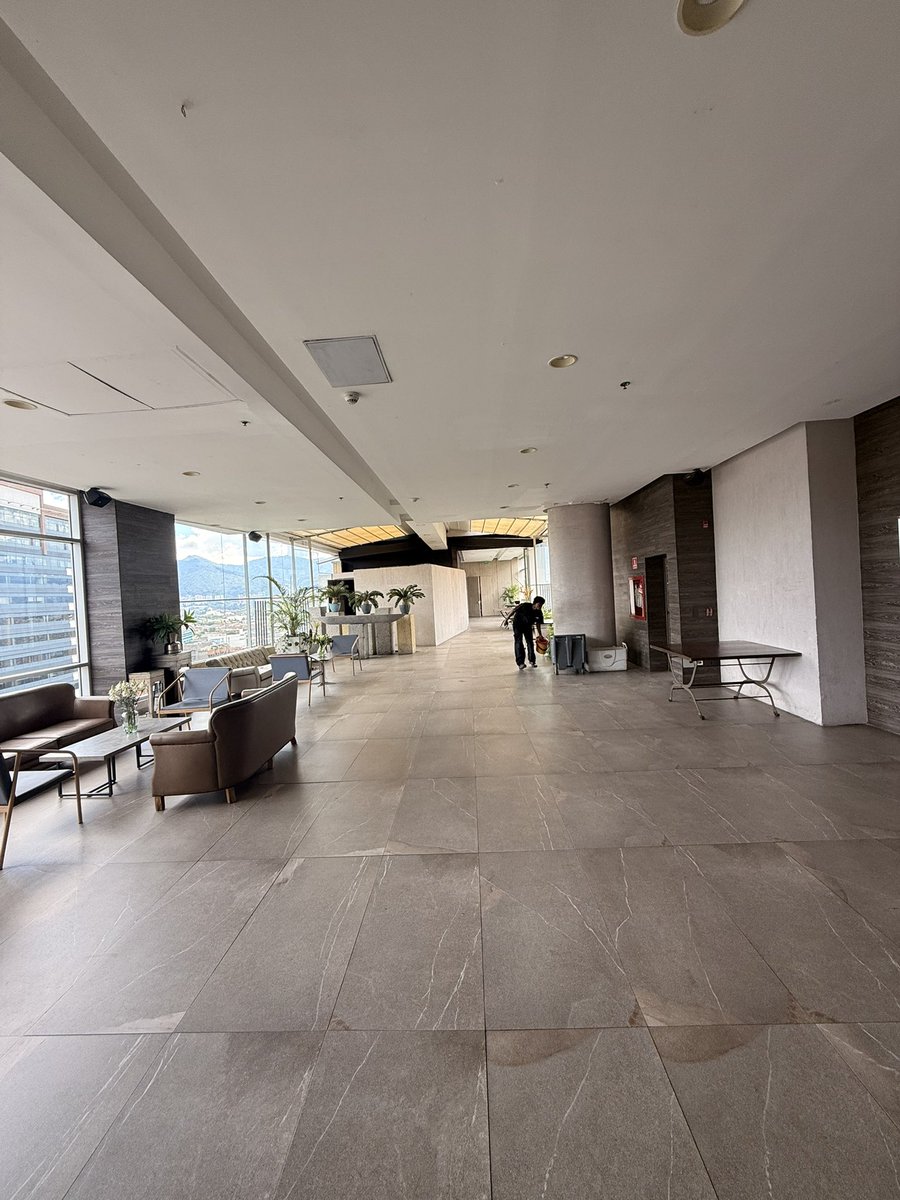 santimurilloant's tweet image. Hoy visitamos los posibles spots para nuestra cumbre de líderes #smartcities en #Medellín . Más de 50 líderes del mundo convocados a construir la agenda de inteligencia urbana para América Latina y el Caribe al 2040.

Seguimos expandiendo el modelo de la
Ciudad 4C.

#Medegreen