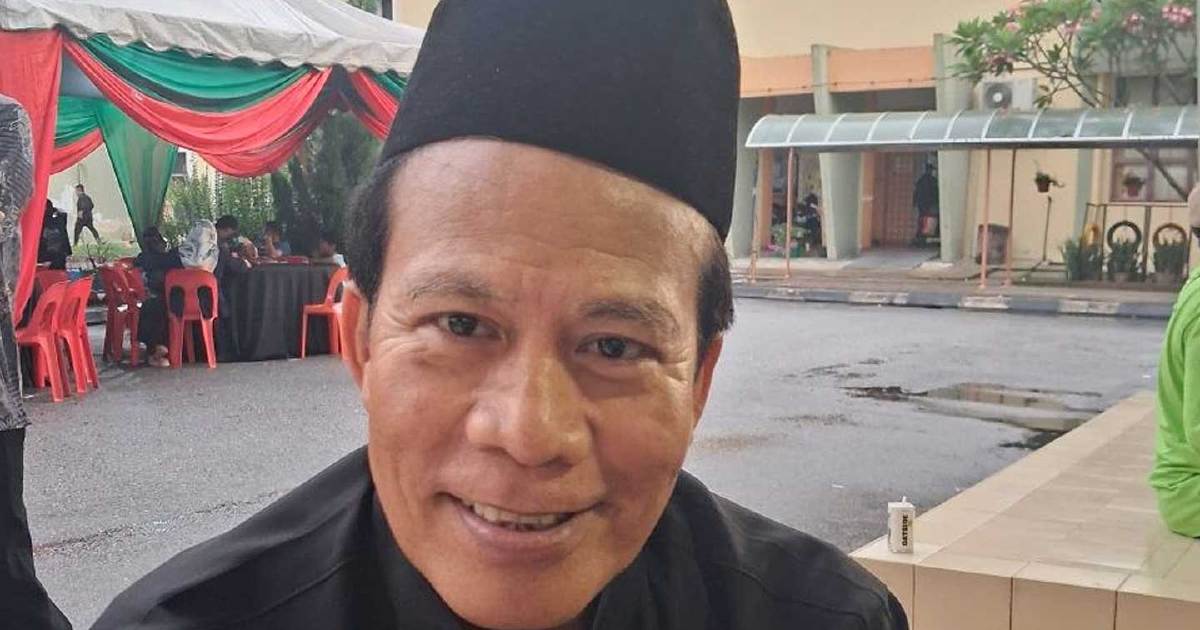 hmetromy's tweet image. #Rap  "Saya rasa macam hidup buat kali kedua," kata penghibur serba boleh, Helmi Gimmick yang menyifatkan kesembuhan luar biasa dialaminya daripada penyakit kanser buah pinggang tahap empat sebagai satu keajaiban. 

hmetro.com.my/rap/rapextra/2…