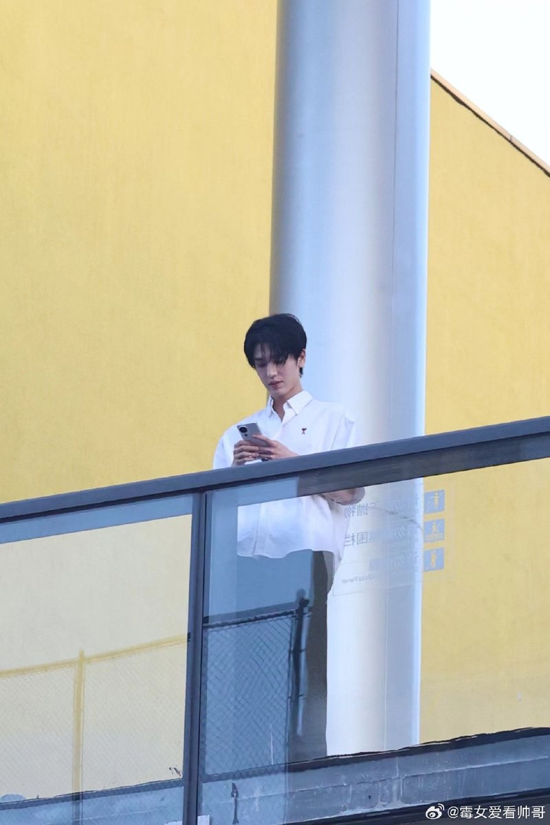 RECEDOGG274's tweet image. "Saw a stranger fumble their groceries—handed a spare bag. They smiled. Small acts = big warmth.  #KindnessMatters"