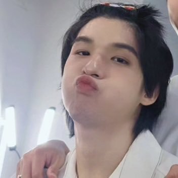 เว้นสุ้น ଘ(*. .) tweet media