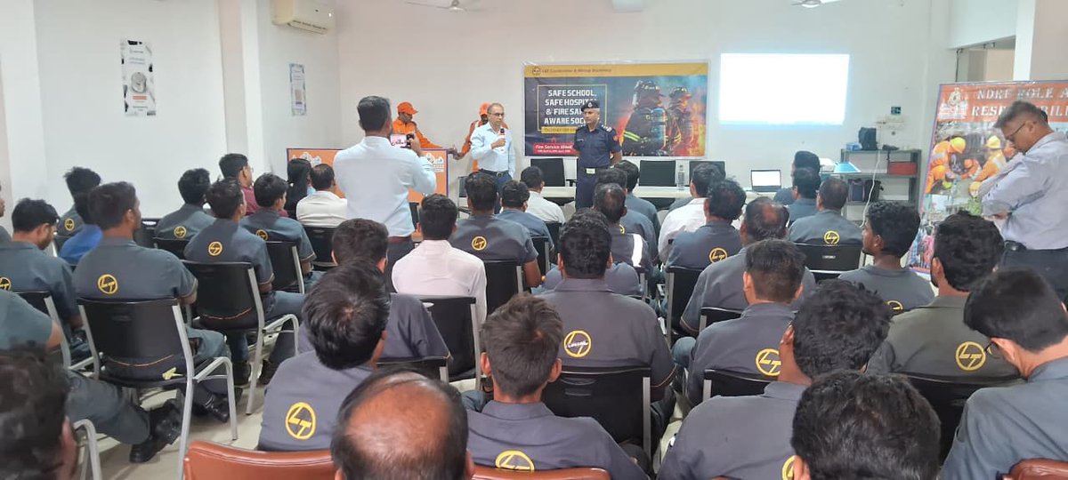 05NDRF's tweet image. 📍 L&amp;amp;T Construction &amp;amp; Mining Machinery, Butibori, Nagpur (MH)
🚒 conducted a Capacity Building Programme
💬 “Preparedness today ensures safety tomorrow.”
#DisasterManagement #Training #SafetyFirst 
@NDRFHQ @ndmaindia @ANI