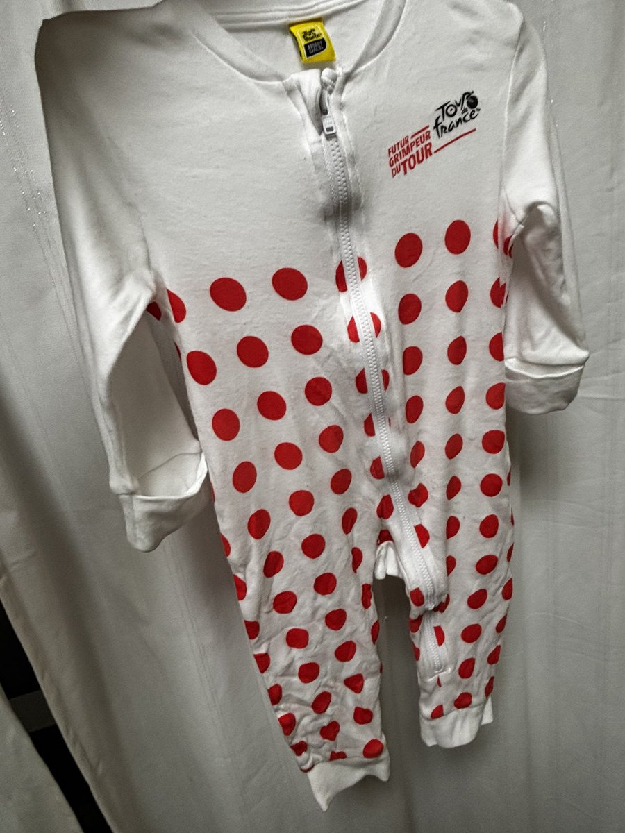 A_Bear_cycling's tweet photo. 友人から出産祝いでベビー服もろた
脚が強くて峠が好きな子になりそう😇 https://t.co/EfV8vjZnTD