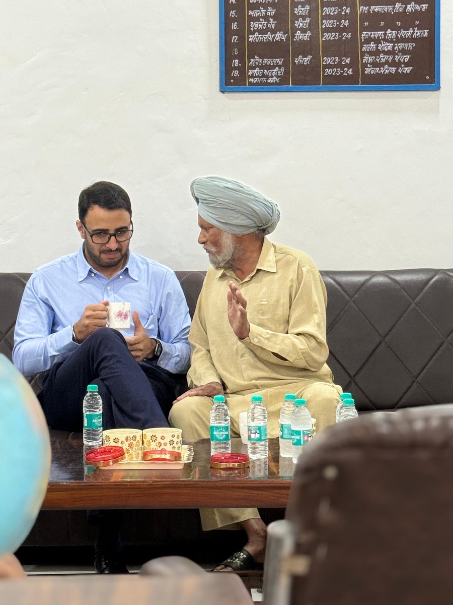 DCBarnala's tweet image. As part of district initiatives,Had the opportunity to visit GPS Handiaya and GPS Gursewak Nagar. The DC Office donated 12 RO plants and 3 computers.
With this, 100% of schools in Barnala now have RO water facilities, and no school lacks computer access.
#Barnala #Education