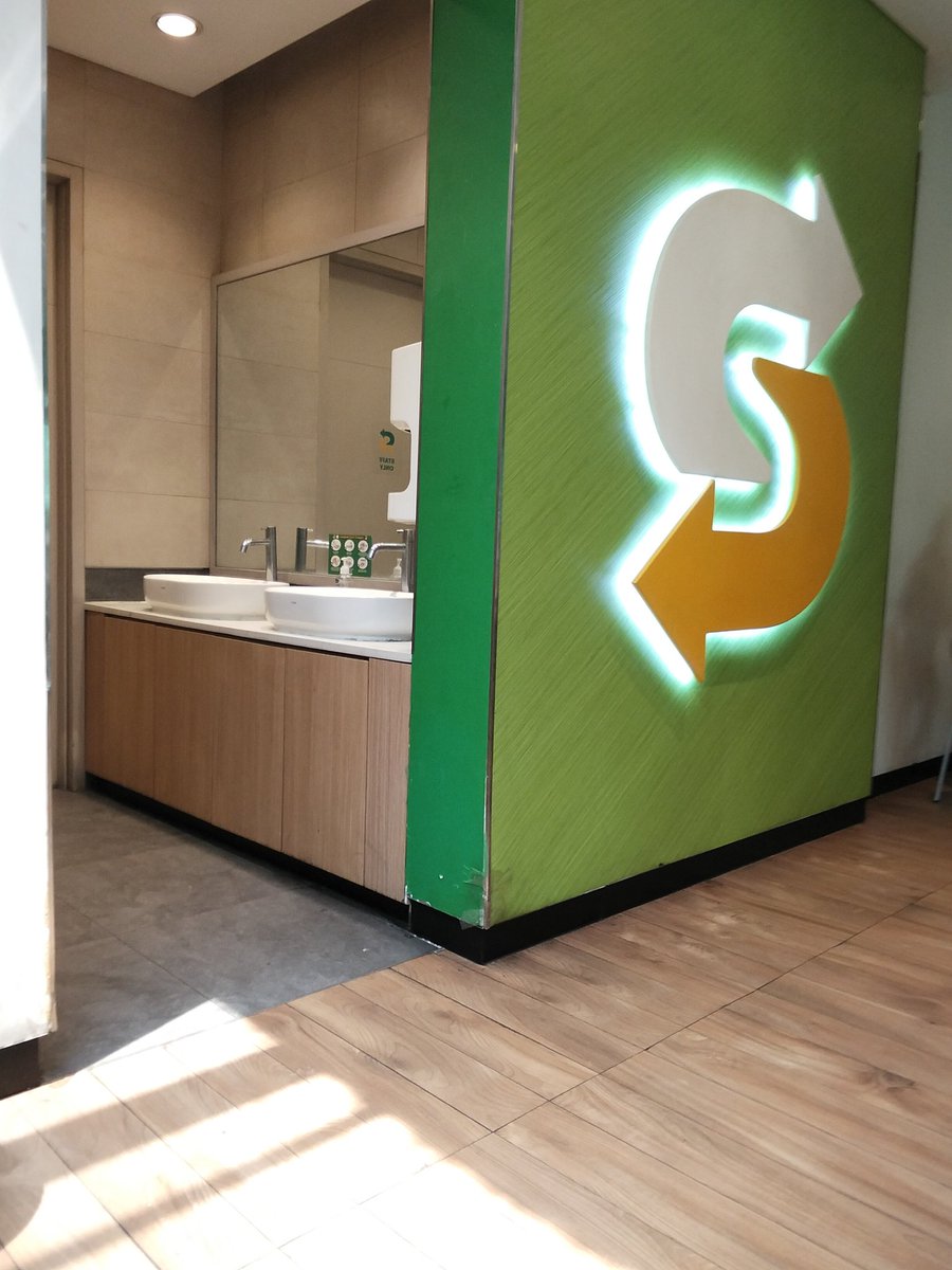 Mr_Enjoy_Aja's tweet image. Today buy #chickennanban which #promo only 29.000 IDR @ID_Subway 🙂
#Surabaya #Jakarta #Semarang #Bali #Lombok #Medan #Indonesia #whatSUBIndonesia