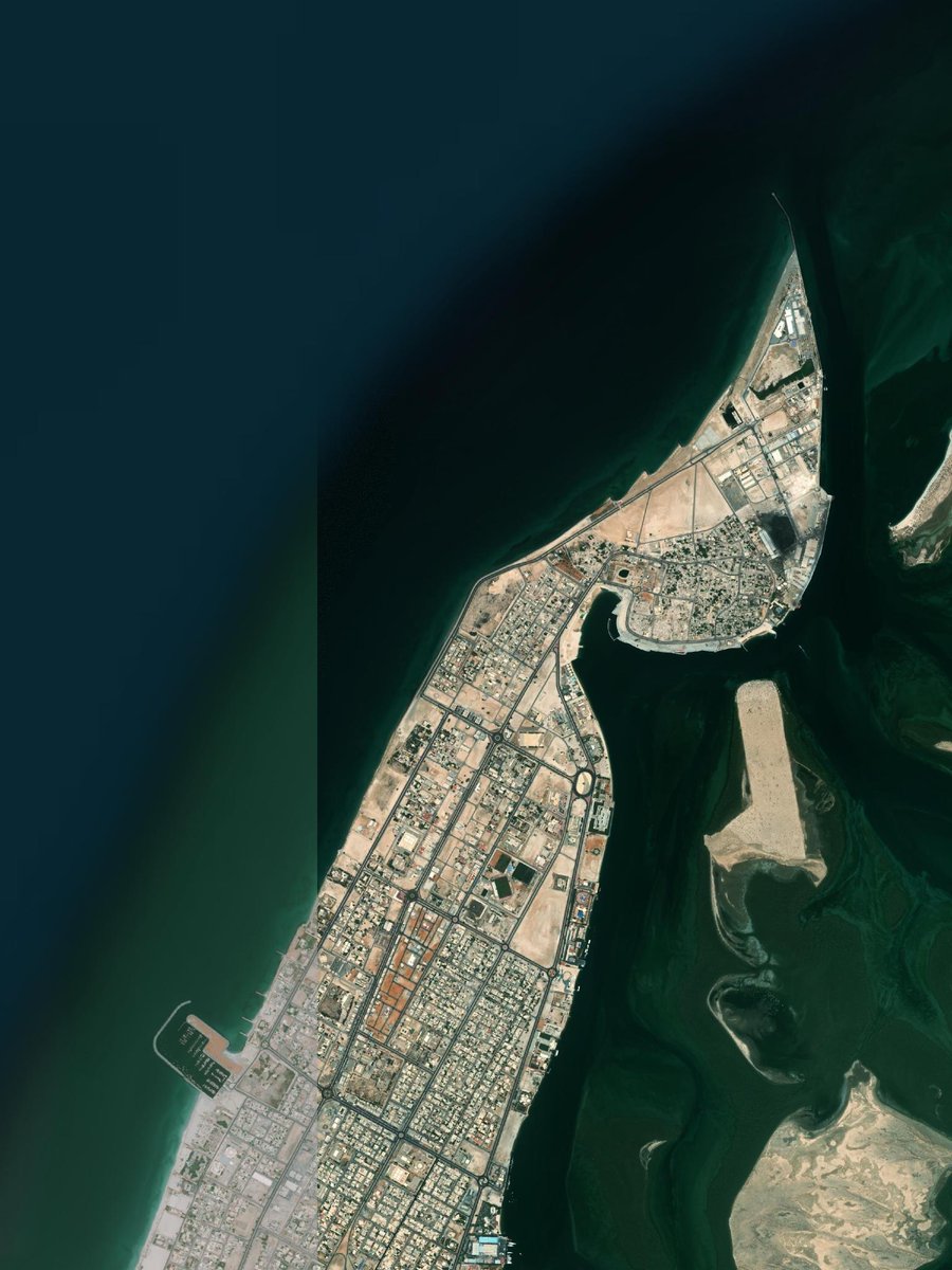 SatellitesGeo's tweet image. Look up! This desert beauty boasts a warm, dry climate. 🐪 Any guesses? #Geography #SpaceView #TravelFromAbove