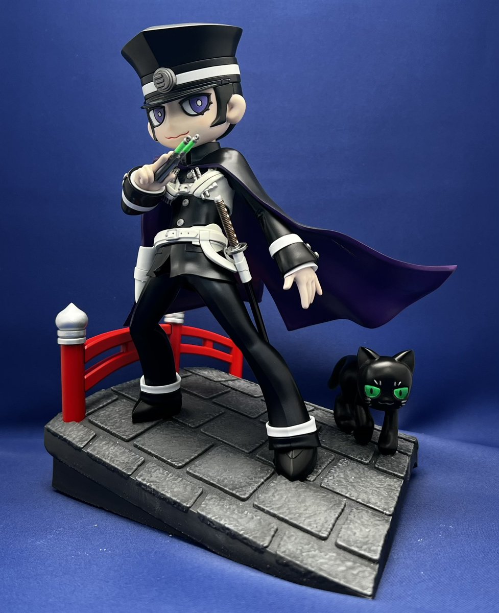 Ramune_CFGH's tweet photo. 🐈‍⬛「銃を使え！ライドウ！」
🐈‍⬛「銃だ！銃を使え！ライドウ」

WFでお迎えした、イサミさん(@isami_lab )のライドウくんガレキ、4月頭に…無事完成してました⚔️🔫✨(ポスト済みと思い込みw)

学ランは真っ黒にしたくなくて、プリズムな青黒の上澄み使ったら大正解✨とても可愛いく出来ました☺️💕 https://t.co/P7FxScDbJ8