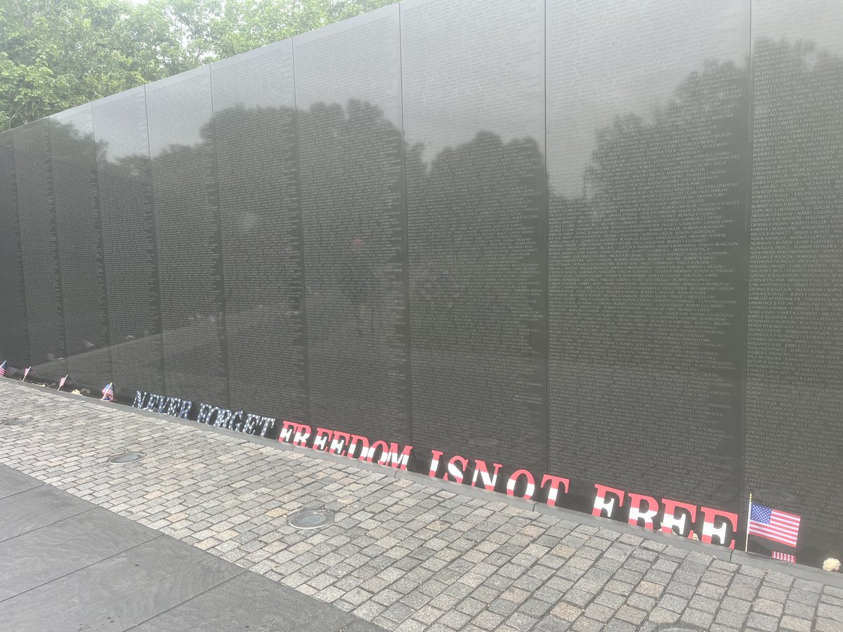 Vietnam Vet Memorial tweet media