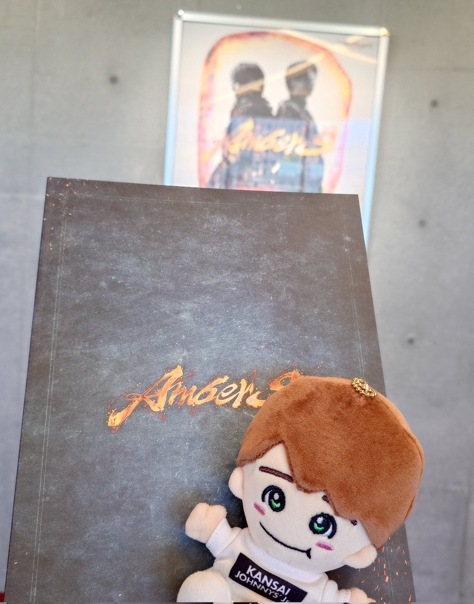 n72839's tweet photo. 『AmberS -アンバース-』観てきました。

世界観凄かった…！！

あと舞台セットが本当に凄くて…！！

表情までしっかり観れるお席だったので、大橋くんが飛び跳ねて嬉しそうにしてたらこっちもニコニコ、辛そうな表情見たらこっちも苦しくなるくらい感情移入して観れました。

素敵な舞台でした！！ https://t.co/wN9yj1jgD8