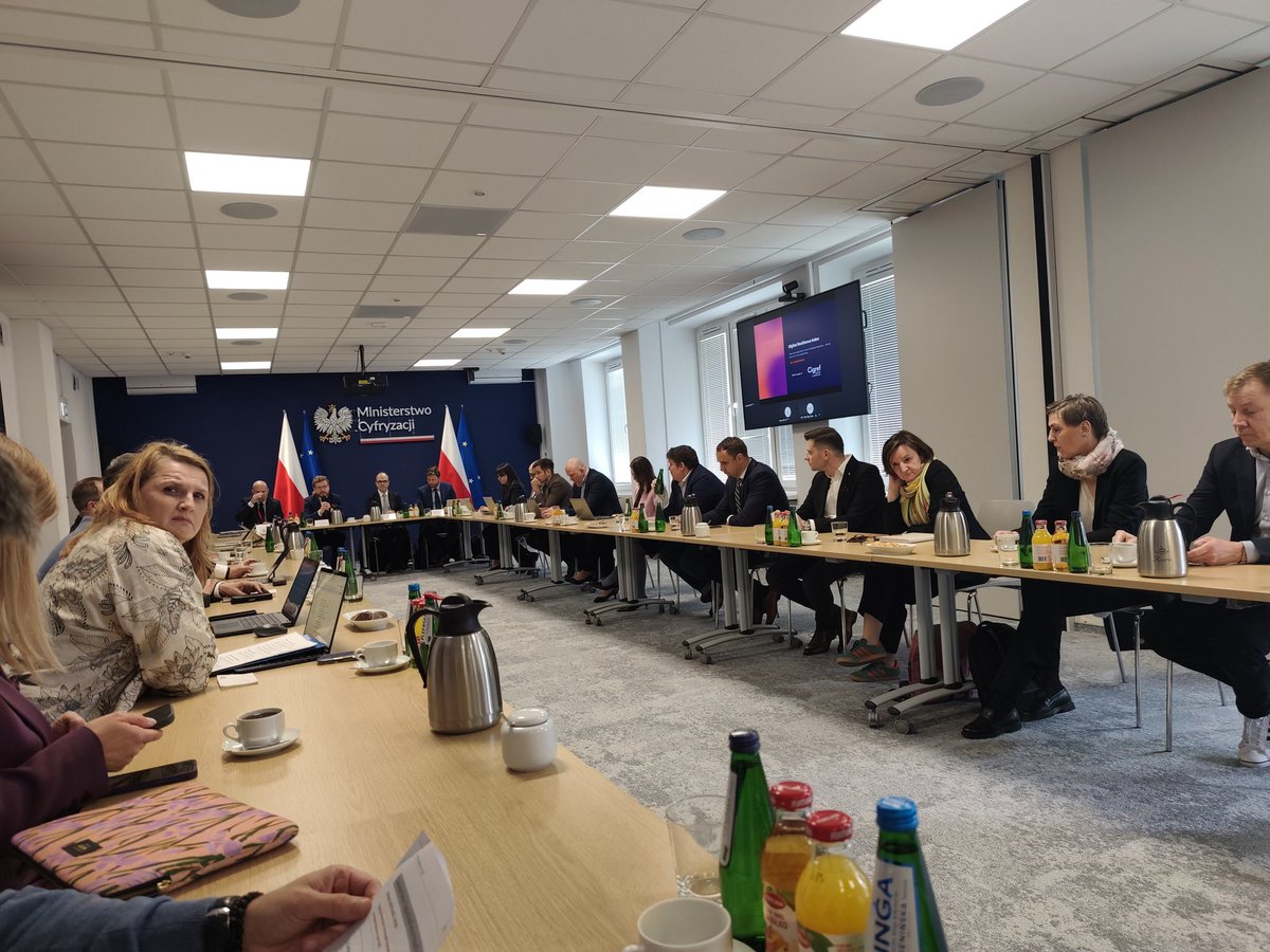 WDziegiel's tweet image. Spotkanie w @CYFRA_GOV_PL dot #Digital #Resilience #Index przedstawiony przez francuski @Cigref_EN Ciekawa prezentacja i dyskusja.