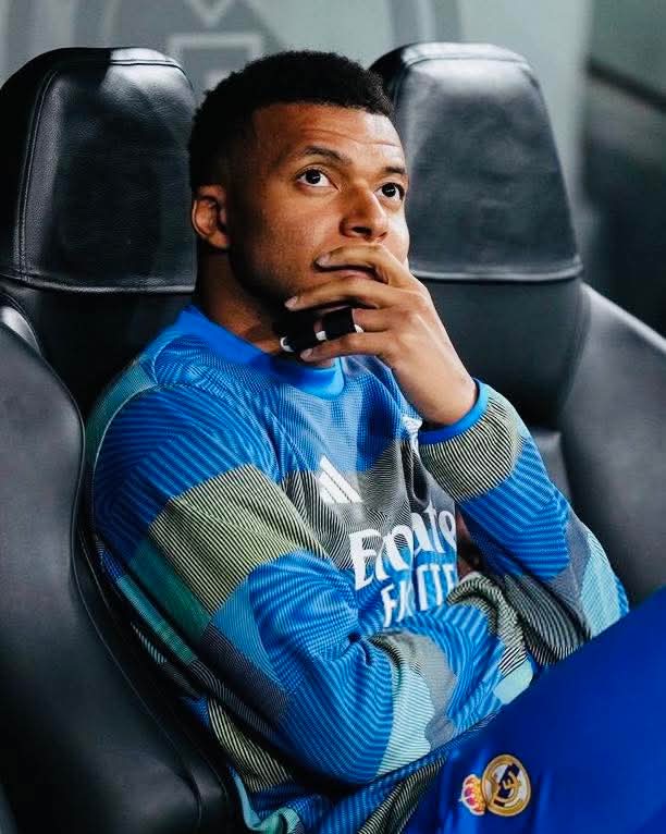 BeeSports_app's tweet photo. 🚨BREAKING ! Famous journalist Josep Pedrerol announces that Kylian Mbappe will no longer play this season for Real Madrid! ��🤯

Worrying news a few weeks away from the World Cup 😳😨 https://t.co/tDtGF2OPRB