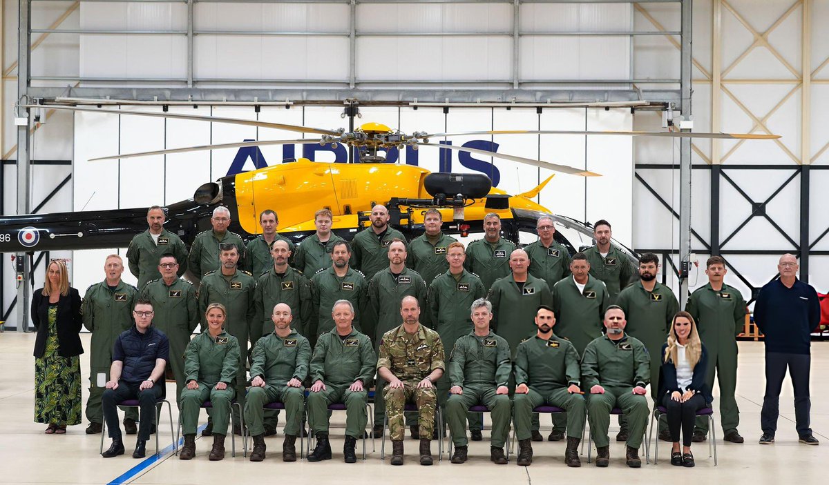 Blairsun15's tweet photo. The Prince of Wales, Royal Honorary Air Commodore, during a visit to RAF Valley with 202 Squadron in Holyhead, Anglesey today 🚁🤍
#PrinceOfWales #RAFValley #202Squadron #RoyalVisit #RoyalAirForce #Anglesey #Holyhead #MilitaryService https://t.co/s7KMfoJ90m