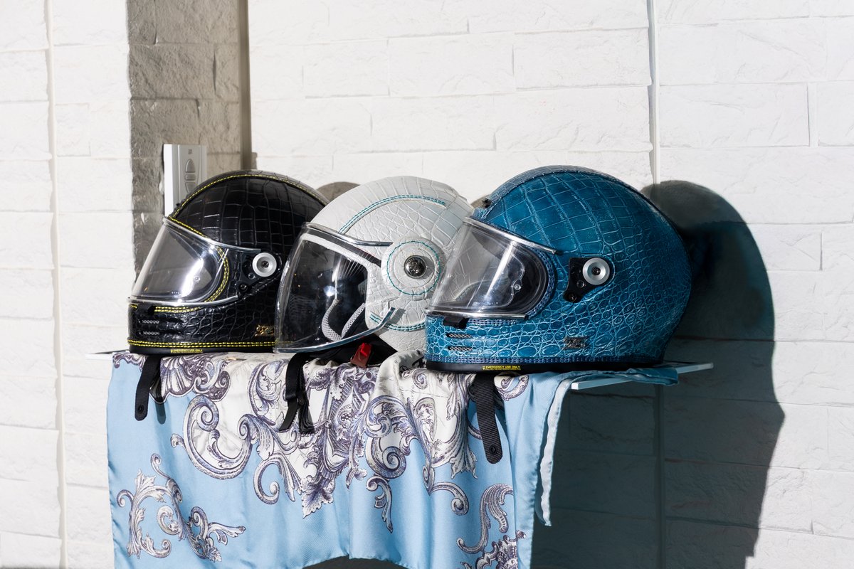 Crocodile helmet』 ラグジュアリーと強靭さを併せ持つ質感。 機能美を