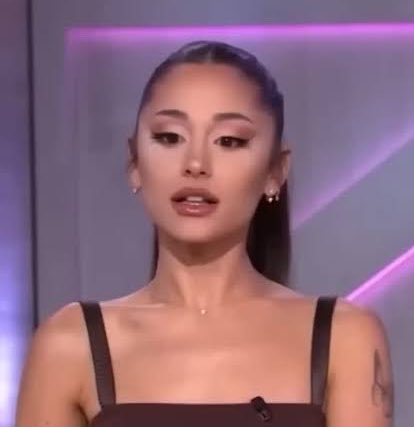 GrandeTourNews's tweet photo. How are we going to check Brighter Days Instagram, Ariana’s Instagram, call the Brighter Days hotline, check texts from Brighter Days &amp; refresh her website all at the exact minute the clock strikes 8am PST……#AG8 https://t.co/wxS6phFFkY