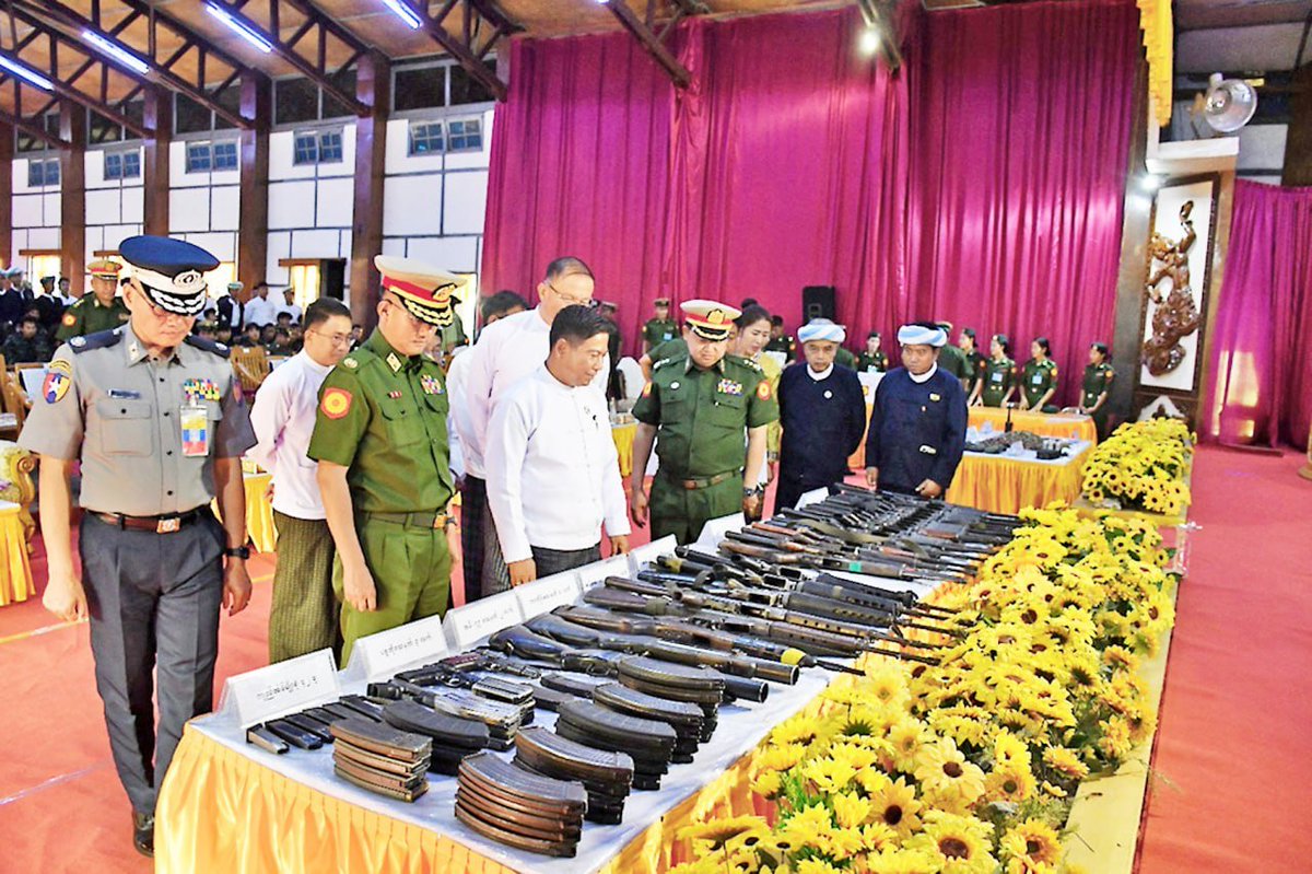 nla0044's tweet photo. A total of 61 male members from #PNLO group, who have come to accept the peace processes of the State and the #Tatmadaw, return to the legal fold along with their arms and ammunition, and were systematically handed over to their parents or guardians
#MyanmarFactCheck https://t.co/qczkpSWSal